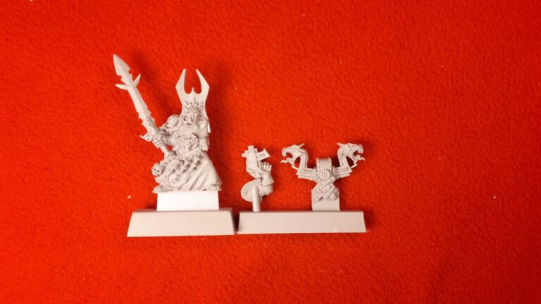 CHAOS SPACE MARINE SORCERER WITH FORCE SWORD — изображение 2